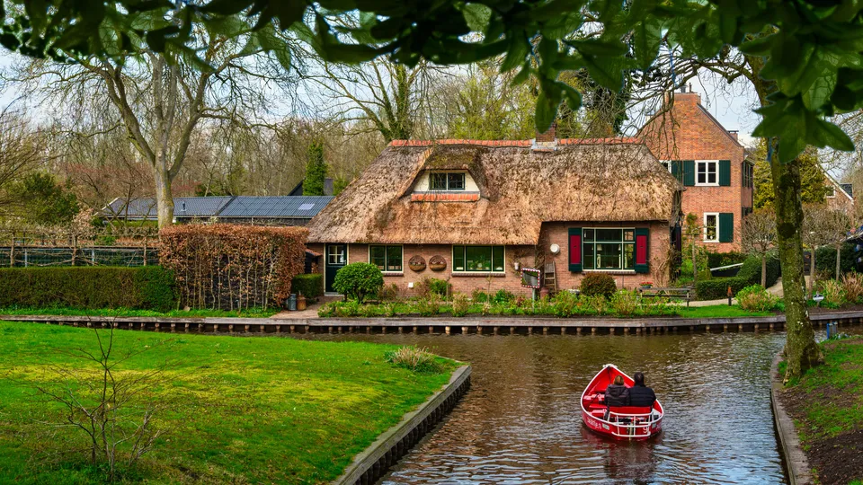 Giethoorn, Netherlands: A Guide to the Village Without Roads